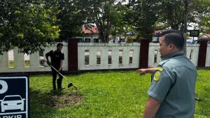 Koordinator Kebersihan Galakkan Aksi Bersih Halaman PA Kuala Kapuas Jelang Ramadhan